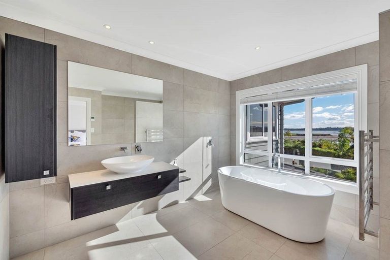 Photo of property in 13 Milano Boulevard, Karaka, Papakura, 2113