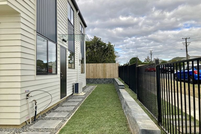 Photo of property in 15a Garelja Road, Henderson, Auckland, 0612