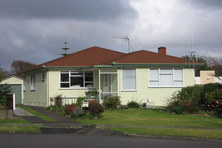 Photo of property in 24 Saint Albans Avenue, Hokowhitu, Palmerston North, 4410