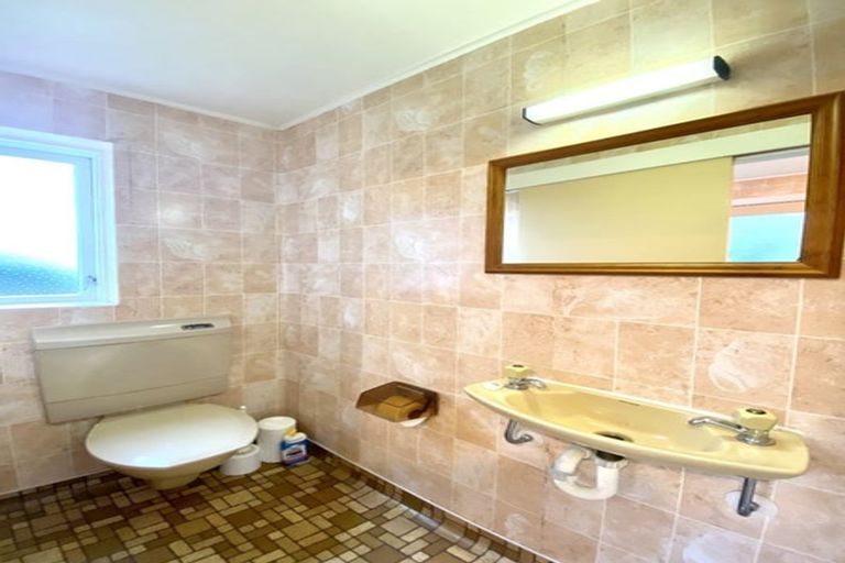 Photo of property in 1 Kohima Drive, Khandallah, Wellington, 6035