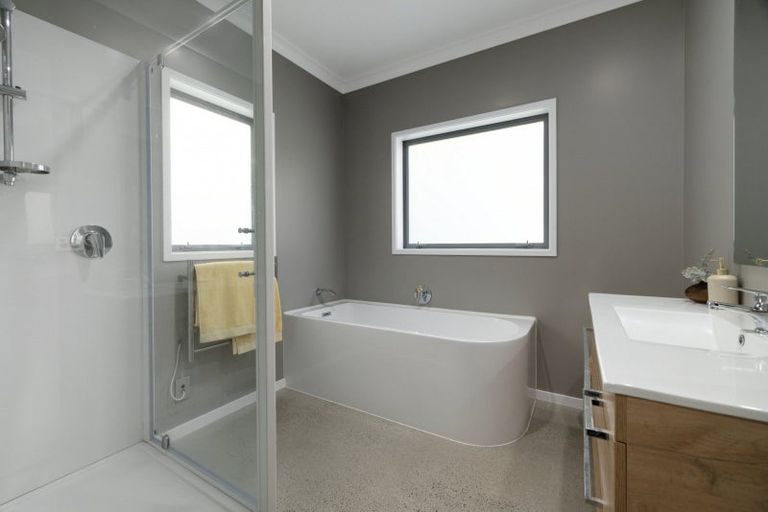 Photo of property in 111 Oteki Park Drive, Welcome Bay, Tauranga, 3112