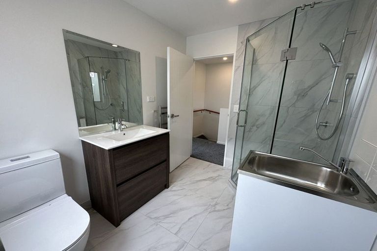 Photo of property in 2b Fields Road, Manurewa, Auckland, 2102