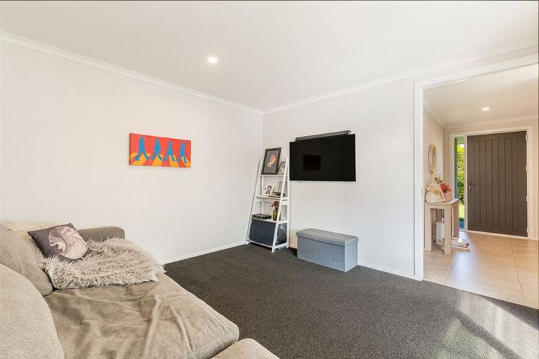 Photo of property in 773 Waitakere Road, Kumeu, 0891