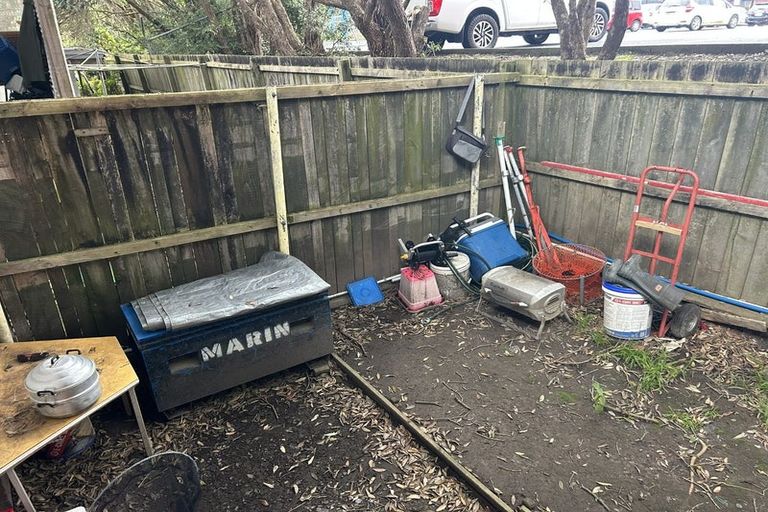 Photo of property in 2/16 Kaponga Crescent, New Lynn, Auckland, 0600