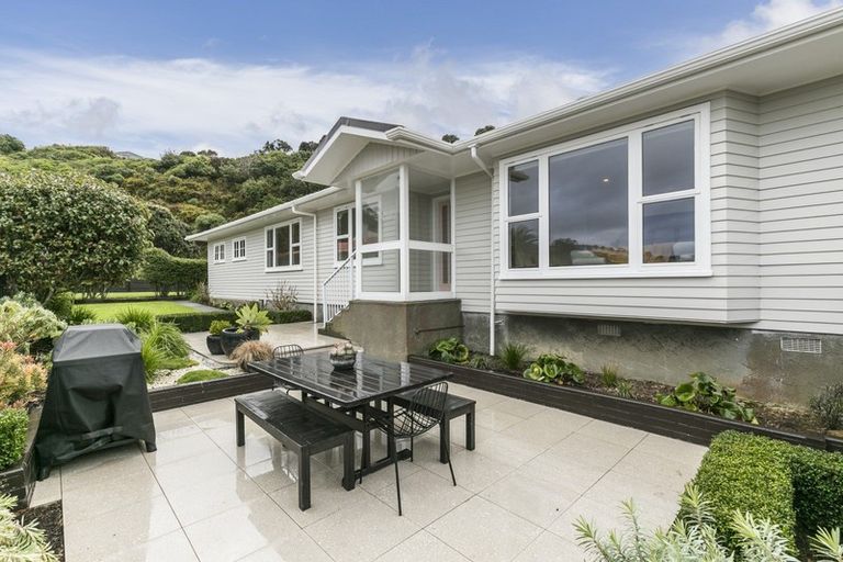 Photo of property in 88 Akaroa Drive, Maupuia, Wellington, 6022