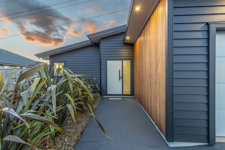 Photo of property in 10 Cyprus Place, Fitzherbert, Palmerston North, 4410