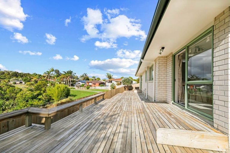 Photo of property in 1/7 Marbeth Court, Botany Downs, Auckland, 2010