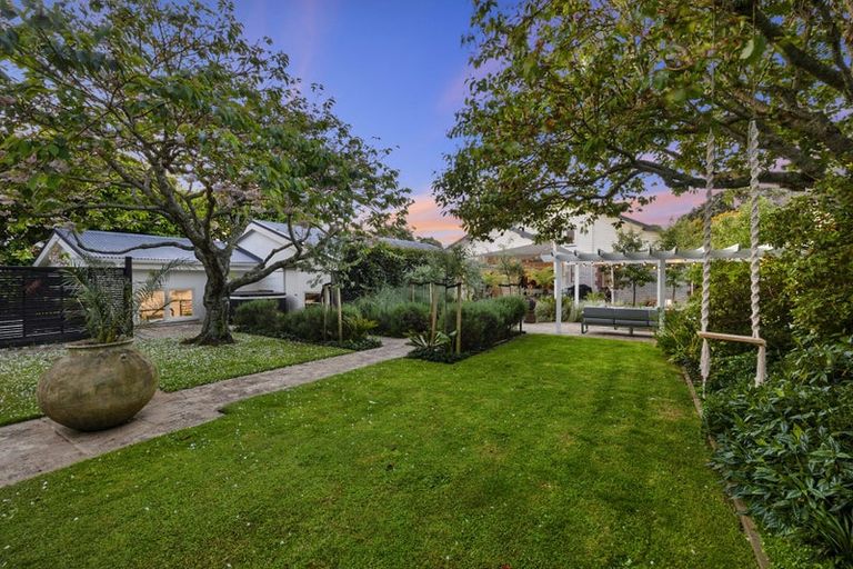 Photo of property in 7 Glen Almond Street, New Plymouth, 4310