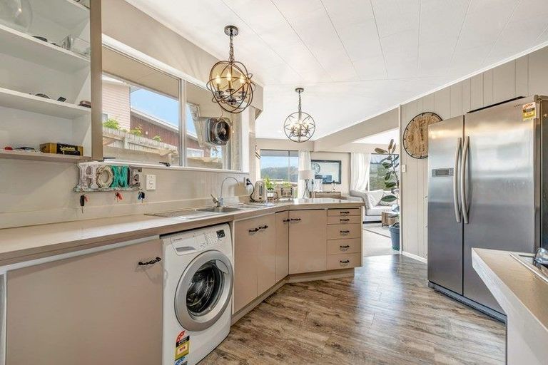 Photo of property in 33 Ernest Street, Ranui, Porirua, 5024