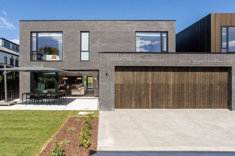 Photo of property in 27 Carlton Mill Road, Merivale, Christchurch, 8014