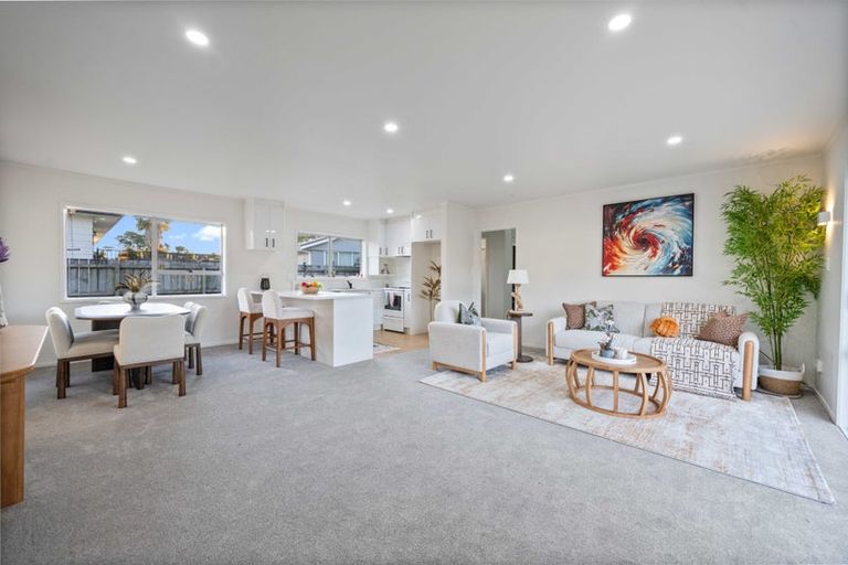 Photo of property in 2/24 Waimana Road, Conifer Grove, Takanini, 2112