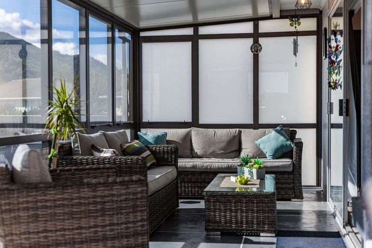 Photo of property in 21 Bonnie Glen Crescent, Ebdentown, Upper Hutt, 5018