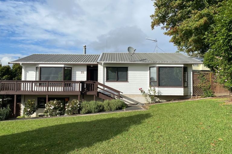 Photo of property in 35 Rhinevale Close, Henderson, Auckland, 0612