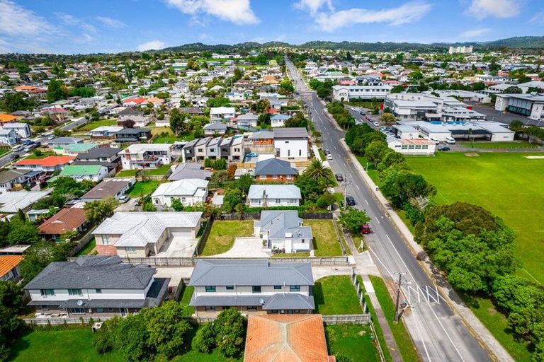Photo of property in 61 Archibald Road, Kelston, Auckland, 0602