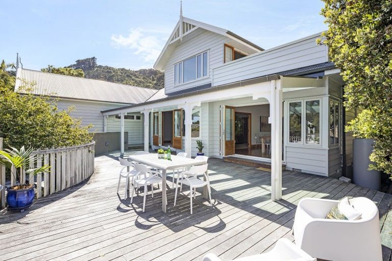 Photo of property in 107-109 Muritai Road, Eastbourne, Lower Hutt, 5013