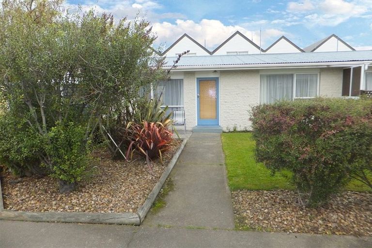 Photo of property in 2/490 Barbadoes Street, Edgeware, Christchurch, 8013