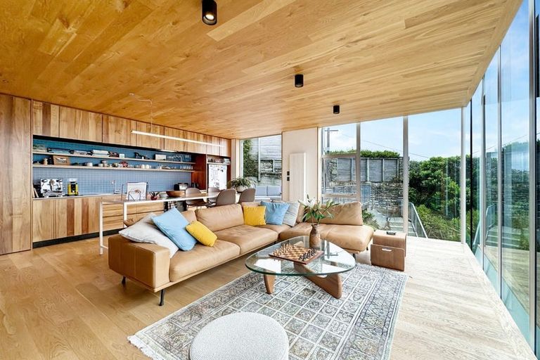 Photo of property in 6 Crawford Road, Kilbirnie, Wellington, 6022