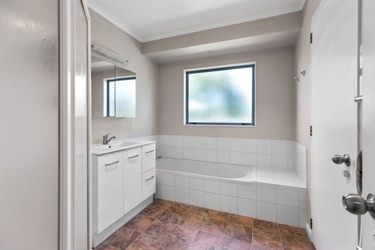 Photo of property in 122 Dalton Drive, Papamoa Beach, Papamoa, 3118