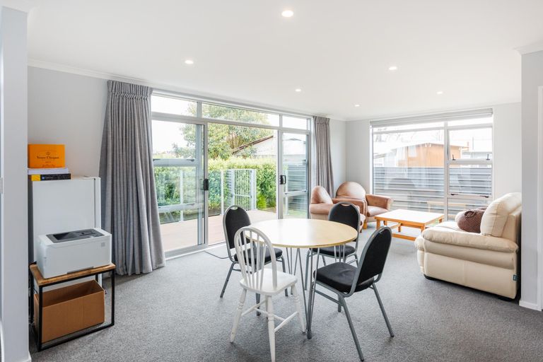 Photo of property in 58 Exeter Crescent, Takaro, Palmerston North, 4412