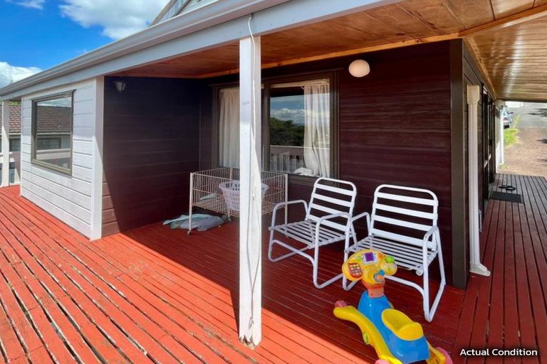 Photo of property in 1/457a Glenfield Road, Glenfield, Auckland, 0629