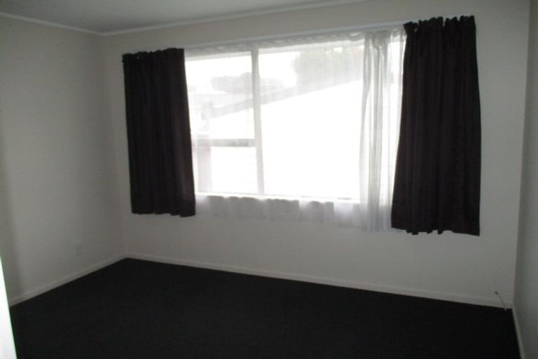 Photo of property in 22 Glen Close, Glen Eden, Auckland, 0602