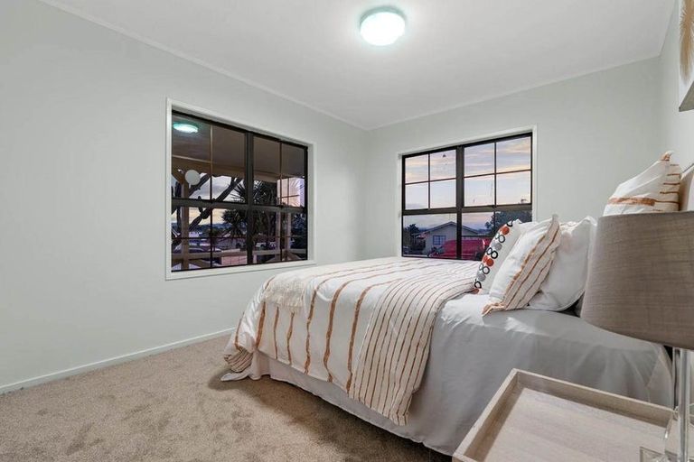 Photo of property in 28 Mcquarrie Avenue, Wattle Downs, Auckland, 2103