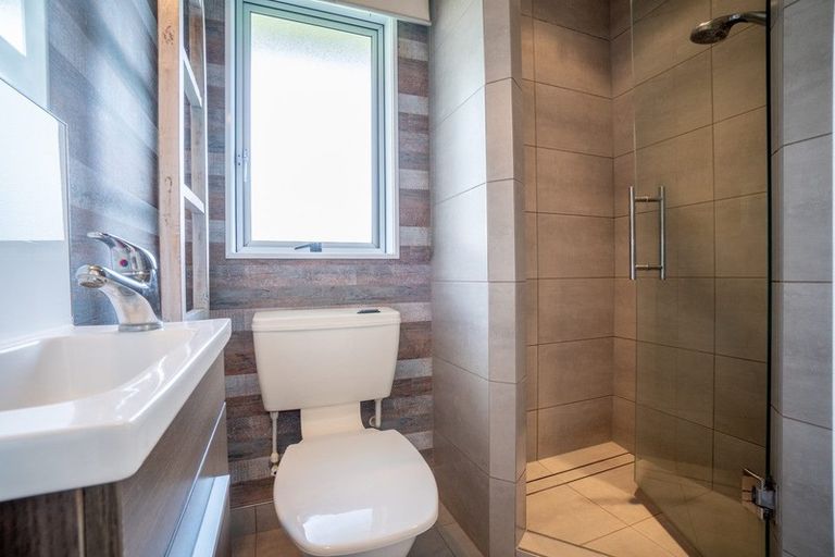 Photo of property in 42 Suzanne Grove, Kelvin Grove, Palmerston North, 4414