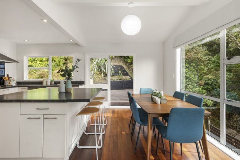 Photo of property in 71 Churton Drive, Churton Park, Wellington, 6037