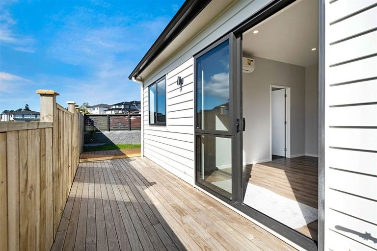 Photo of property in 18 Cirrus Way, Ranui, Auckland, 0612