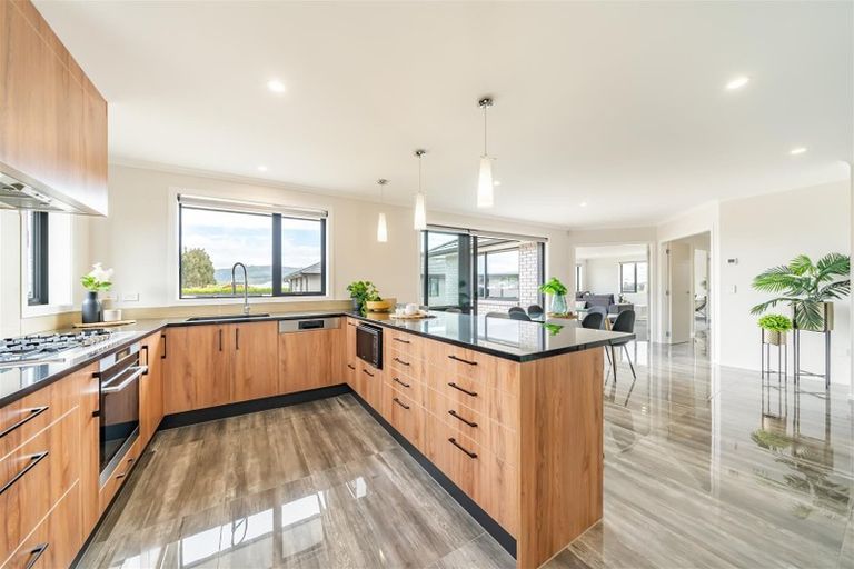 Photo of property in 37 Buddle Road, Wallaceville, Upper Hutt, 5018