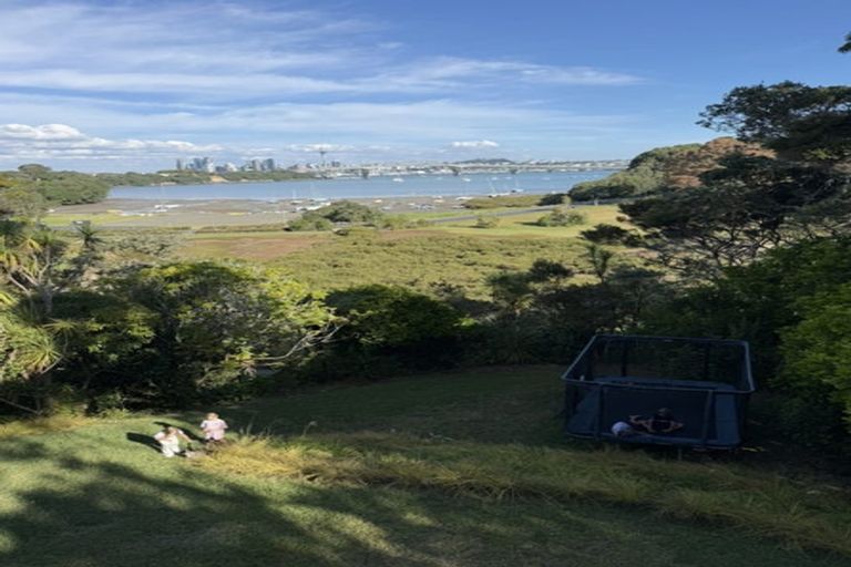 Photo of property in 48 Seaview Avenue, Northcote, Auckland, 0627