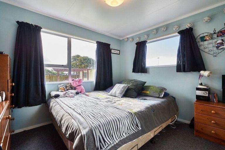 Photo of property in 10 Grange Place, Milson, Palmerston North, 4414