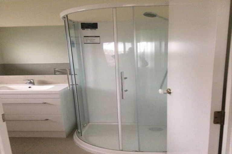 Photo of property in 1/7 Romulus Place, Totara Vale, Auckland, 0629