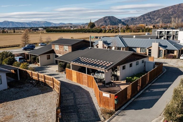 Photo of property in 5 Alpha Close, Wanaka, 9305