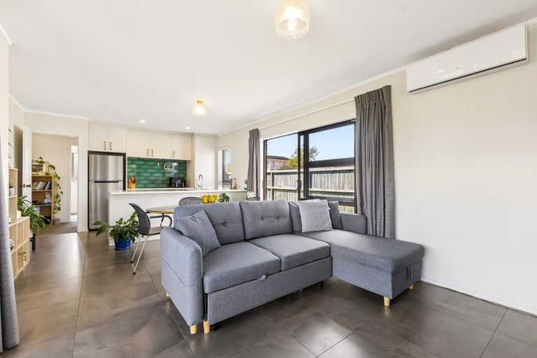 Photo of property in 2/12 Bungalore Place, Half Moon Bay, Auckland, 2012