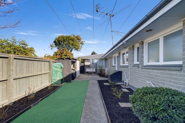 Photo of property in 2/7 Curletts Road, Sockburn, Christchurch, 8042