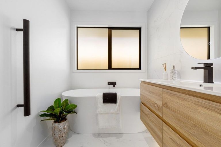 Photo of property in 82 Muster Road, Jacks Point, 9371