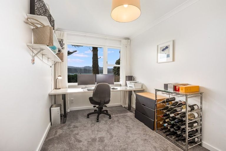 Photo of property in 185 Breaker Bay Road, Breaker Bay, Wellington, 6022