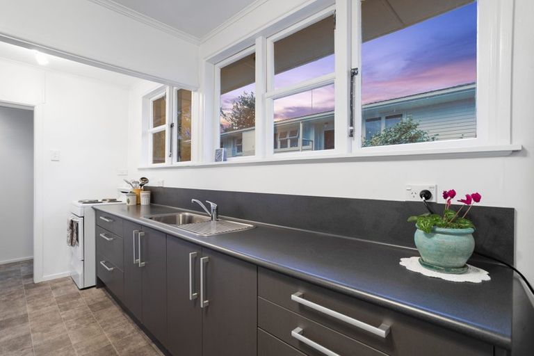 Photo of property in 1/11 Kiwi Esplanade, Mangere Bridge, Auckland, 2022