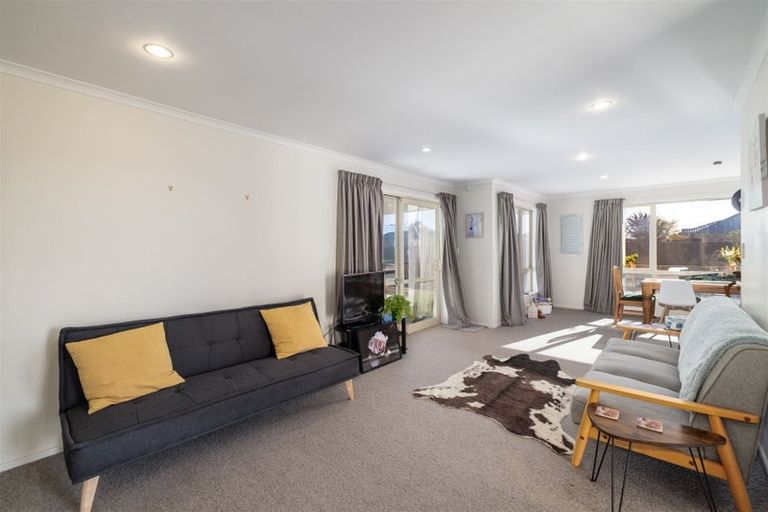 Photo of property in 25 Walnut Way, Rangiora, 7400