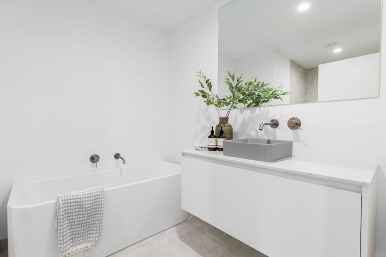 Photo of property in 270 Major Hornbrook Road, Mount Pleasant, Christchurch, 8081