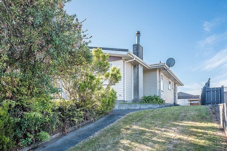 Photo of property in 23 Cara Crescent, Paparangi, Wellington, 6037