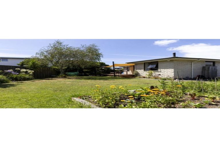 Photo of property in 27 Ngahue Crescent, Carters Beach, Westport, 7825