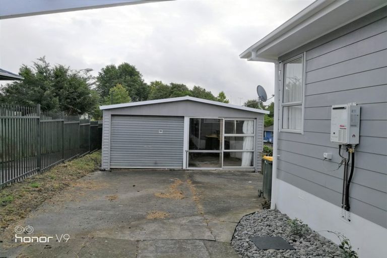 Photo of property in 17 Sabot Place, Massey, Auckland, 0614