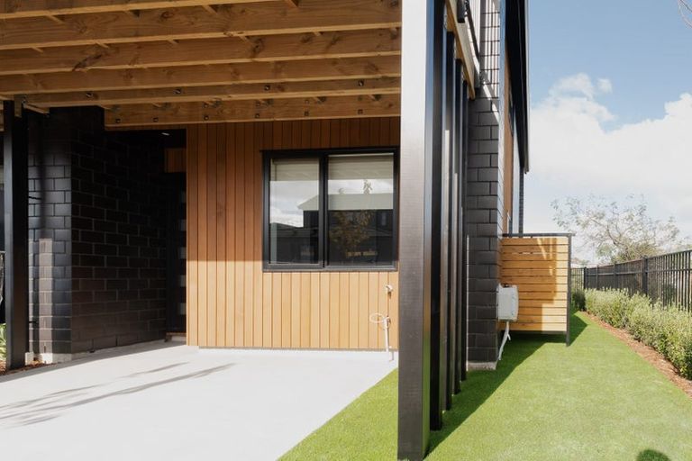 Photo of property in 2 Kawapani Lane, Kumeu, 0810