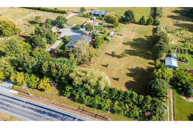 Photo of property in 72 Timaru Road, Waimate, 7924