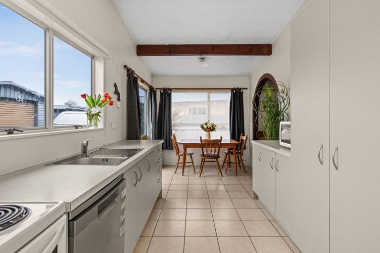 Photo of property in 8 Jeffares Place, Taradale, Napier, 4112