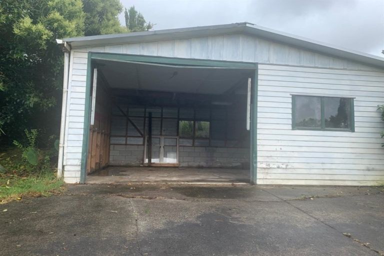 Photo of property in 727 Swanson Road, Swanson, Auckland, 0612