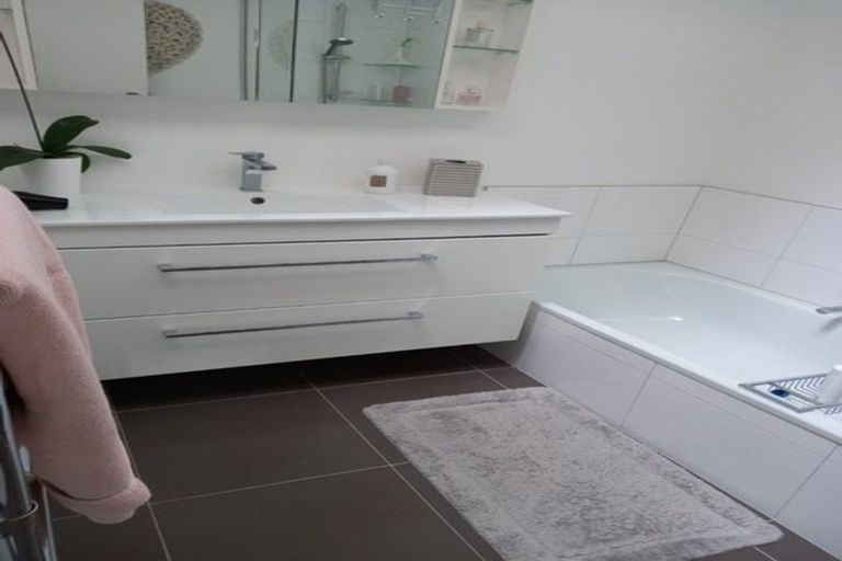 Photo of property in 1/14 Frieston Road, Milford, Auckland, 0620