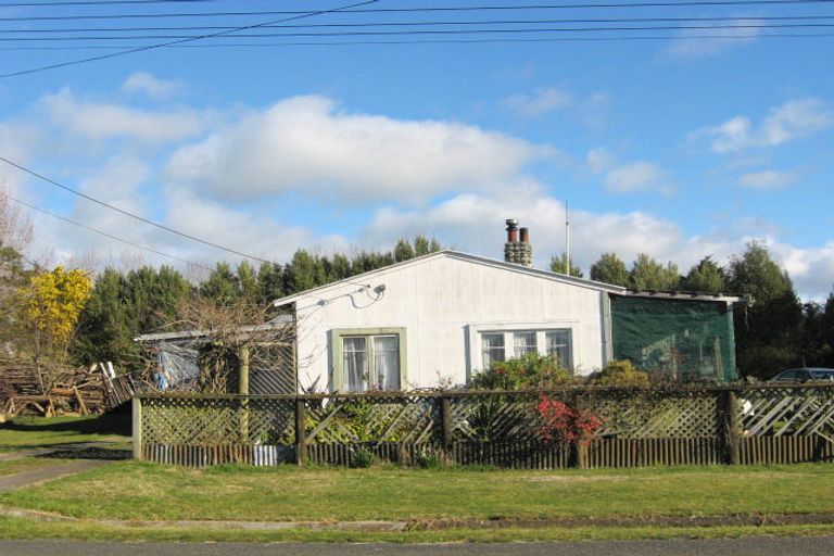Photo of property in 11 Lake Street, Takapau, 4203